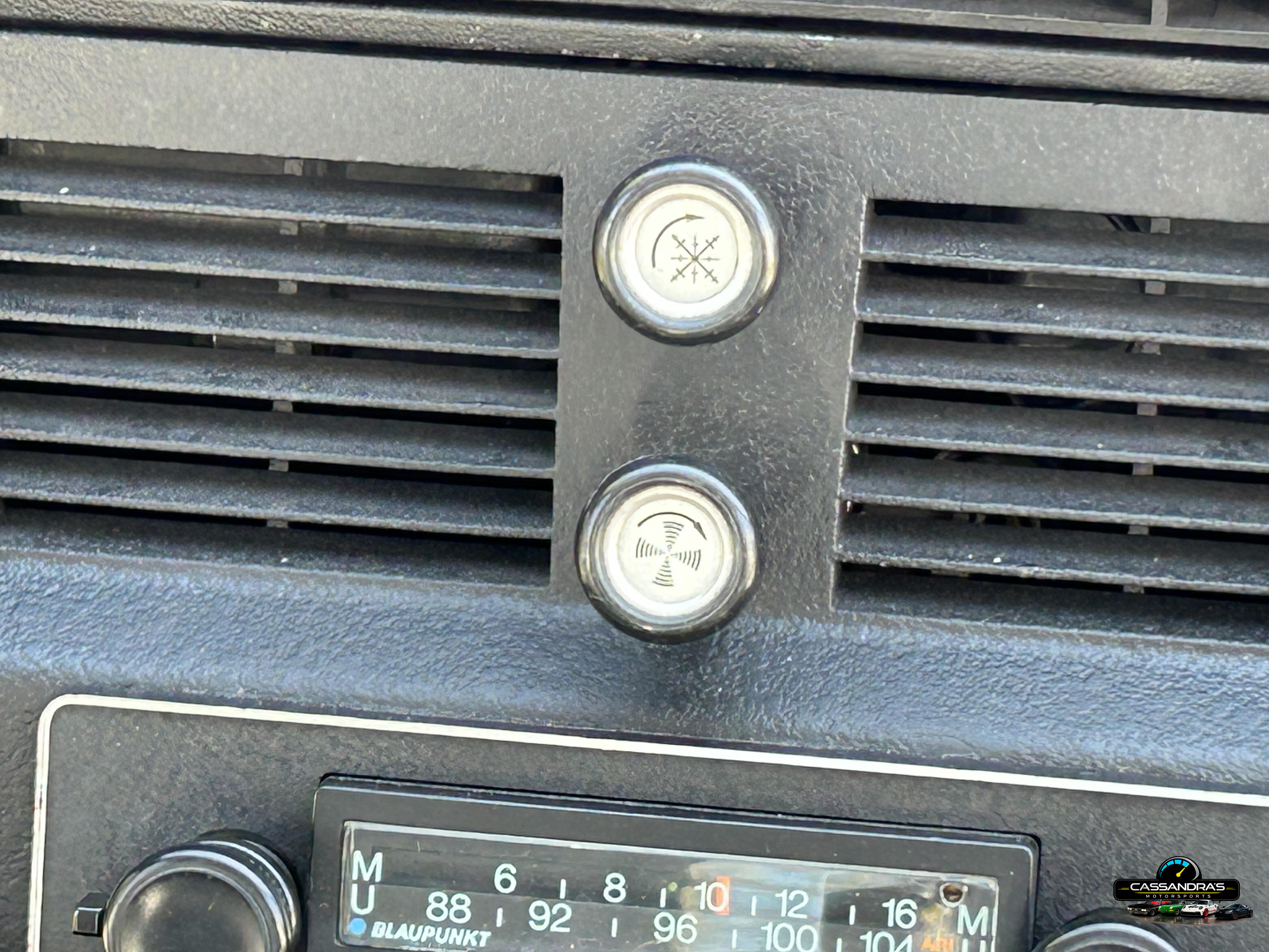 583